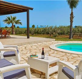 2 bedroom villa with pool and jacuzzi in Scopello, sleeps 6